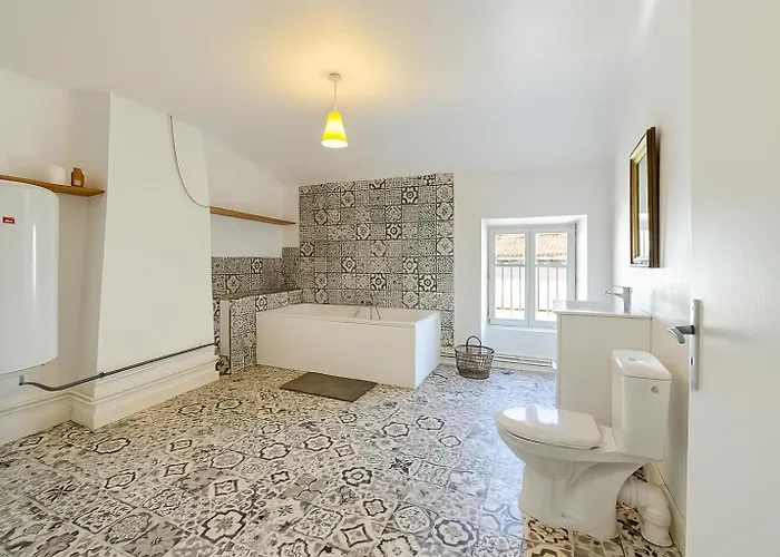 Appartement 2 Avec Baignoire Lavelanet