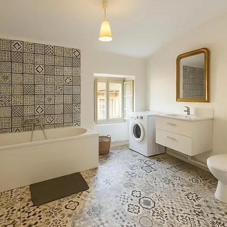 2 Avec Baignoire 公寓